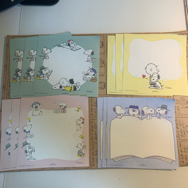 PEANUTS(ピーナッツ)の《お楽しみ袋》スヌーピーセット♡ 中身たっぷり！詳細は説明欄をご覧ください インテリア/住まい/日用品の文房具(ノート/メモ帳/ふせん)の商品写真