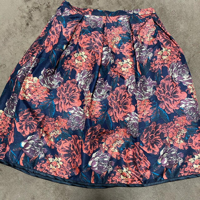 Million Carats(ミリオンカラッツ)の花柄スカート レディースのスカート(ひざ丈スカート)の商品写真