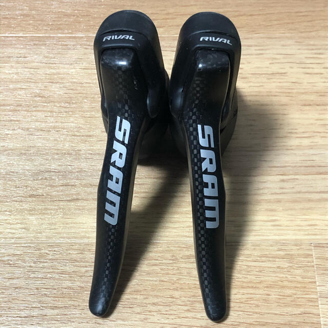 SRAM RIVAL ダブルタップレバー スポーツ/アウトドアの自転車(パーツ)の商品写真