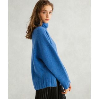 ユナイテッドアローズ(UNITED ARROWS)のUNITED TOKYO カシミヤウールタートルニット　ブルー　青　美品(ニット/セーター)