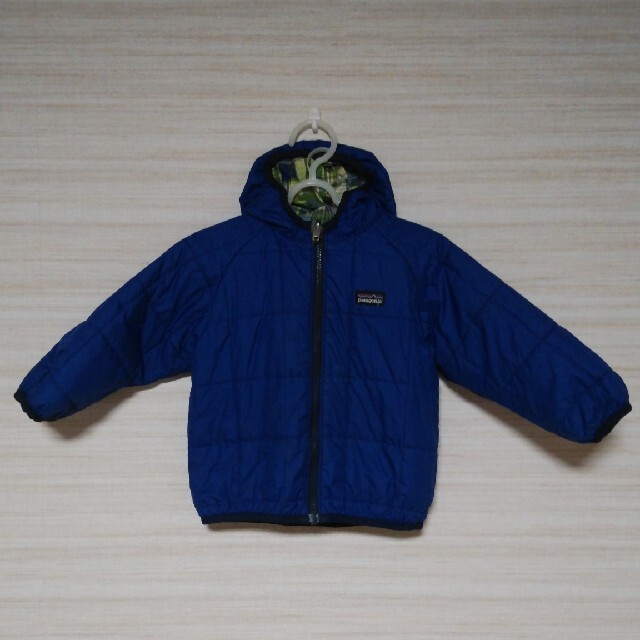 patagonia(パタゴニア)のパタゴニア リバーシブル ジャケット 2T キッズ/ベビー/マタニティのキッズ服男の子用(90cm~)(ジャケット/上着)の商品写真