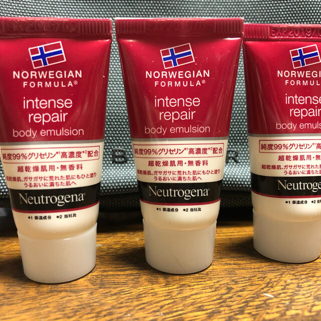 Neutrogena(ニュートロジーナ)のニュートロジーナ☆試供品15ml  ３本セット コスメ/美容のボディケア(ハンドクリーム)の商品写真