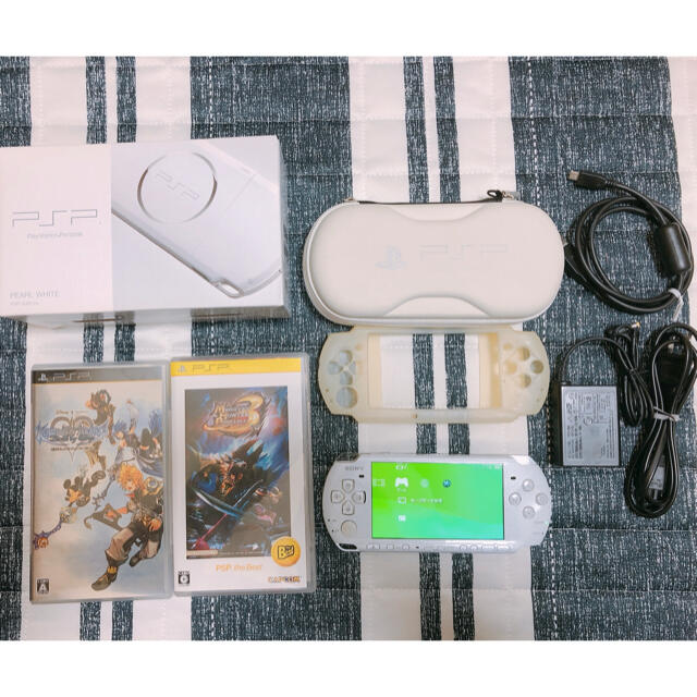 PlayStation Portable(プレイステーションポータブル)のPSP-3000セット エンタメ/ホビーのゲームソフト/ゲーム機本体(携帯用ゲーム機本体)の商品写真