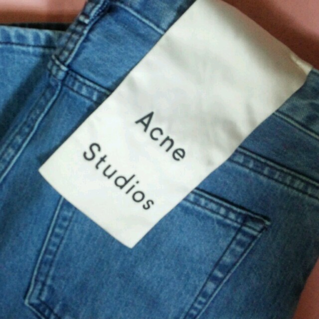 ACNE(アクネ)のacne クロップドデニム レディースのパンツ(デニム/ジーンズ)の商品写真