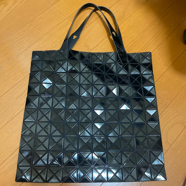 ISSEY MIYAKE(イッセイミヤケ)のバオバオ BAOBAO イッセイミヤケ 10×10 トートバック　黒　ブラック レディースのバッグ(トートバッグ)の商品写真