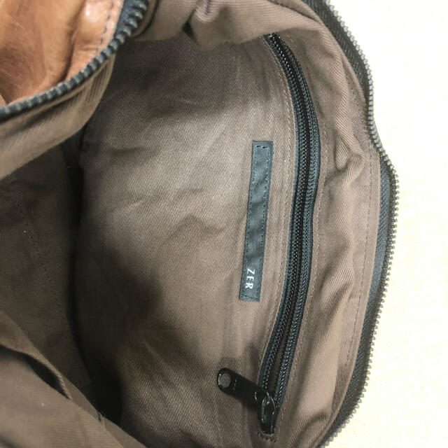 ZER(ゼットイーアール)のZER レザーショルダーバック メンズのバッグ(ショルダーバッグ)の商品写真