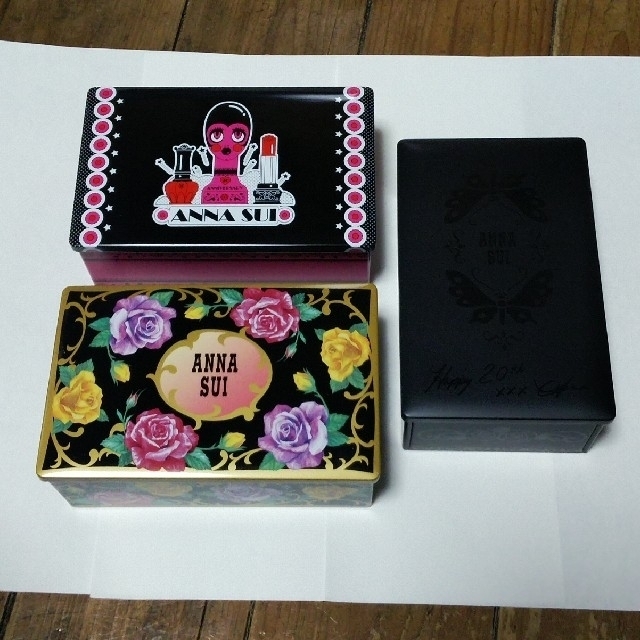 ANNA SUI(アナスイ)のザ ワールド オブ アナ スイ展　クッキー缶3種セット エンタメ/ホビーのコレクション(その他)の商品写真