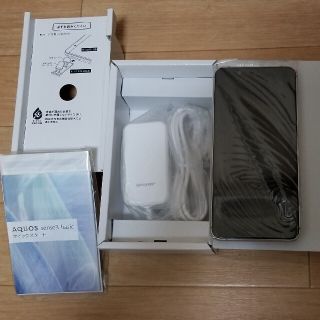 ソフトバンク(Softbank)のソフトバンクAQUOsense3basic(907SH)シルバー(スマートフォン本体)