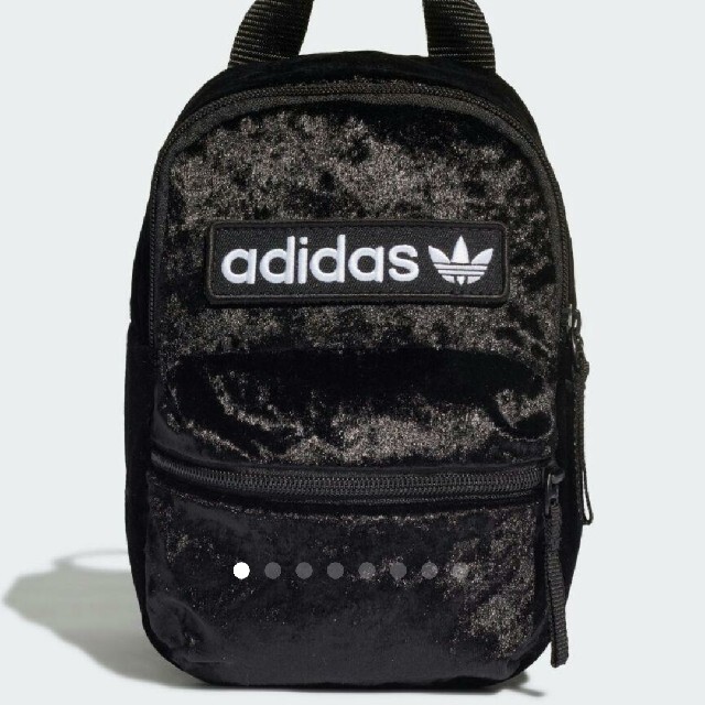 adidas(アディダス)の新品未使用⭐アディダスオリジナルス⭐ミニバックパック⭐ベロア ⭐ミニリュック レディースのバッグ(リュック/バックパック)の商品写真
