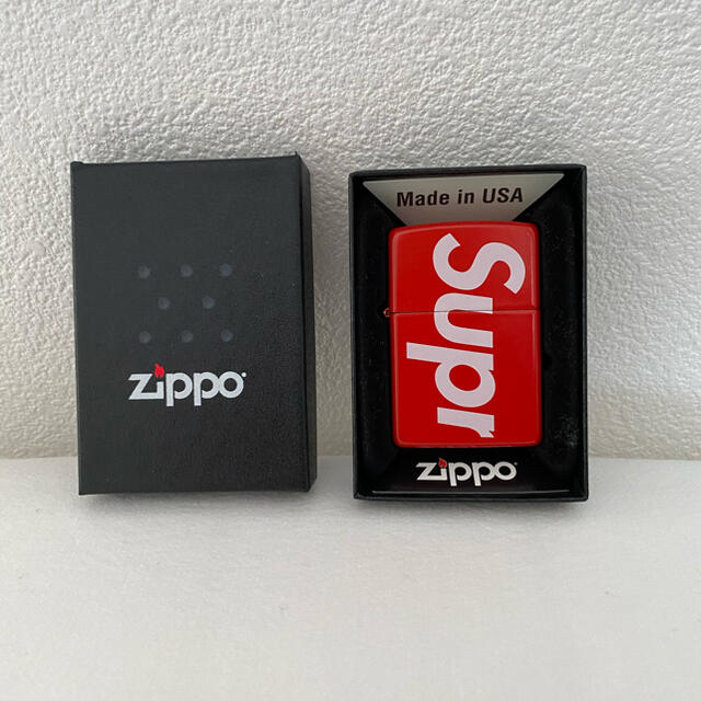 Supreme(シュプリーム)のsupreme zippo レッド 新品未使用 メンズのファッション小物(タバコグッズ)の商品写真