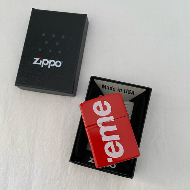 Supreme(シュプリーム)のsupreme zippo レッド 新品未使用 メンズのファッション小物(タバコグッズ)の商品写真