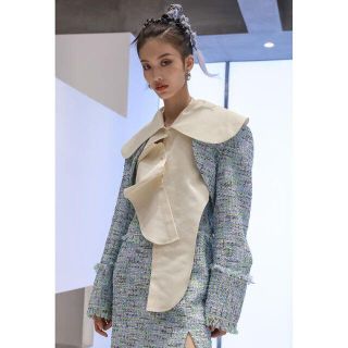 ビューティフルピープル(beautiful people)の"Jnylon" 2020AW 変形ボタン 付け襟 クリーム色 アシンメトリー(つけ襟)