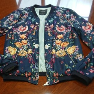 ザラ(ZARA)のZARA オリエンタル 花柄 ブルゾン Sサイズ(ブルゾン)