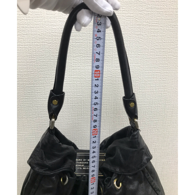 MARC BY MARC JACOBS(マークバイマークジェイコブス)のショルダーバック マークジェイコブス 内ポケットあり 中古品 レディースのバッグ(ショルダーバッグ)の商品写真