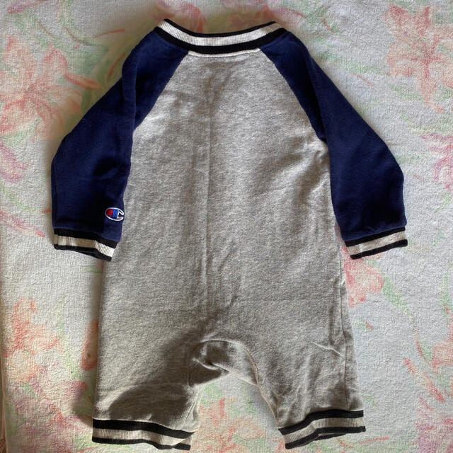 Champion(チャンピオン)のチャンピオン　８０センチ　ロンパース キッズ/ベビー/マタニティのベビー服(~85cm)(ロンパース)の商品写真