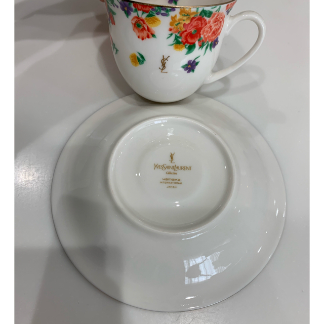 Yves Saint Laurent Beaute(イヴサンローランボーテ)のイブサンローラン　カップ　マグカップ　新品　未使用　5セット　花柄 インテリア/住まい/日用品のキッチン/食器(グラス/カップ)の商品写真
