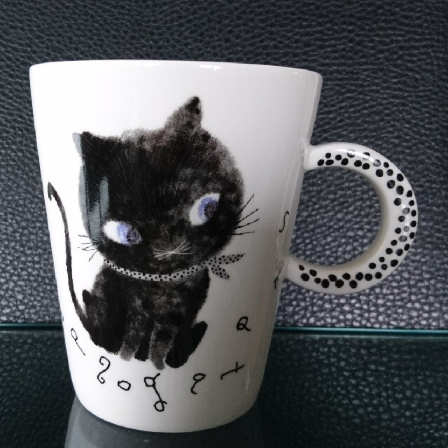 katoh shinzi マグカップ 黒猫 インテリア/住まい/日用品のキッチン/食器(グラス/カップ)の商品写真