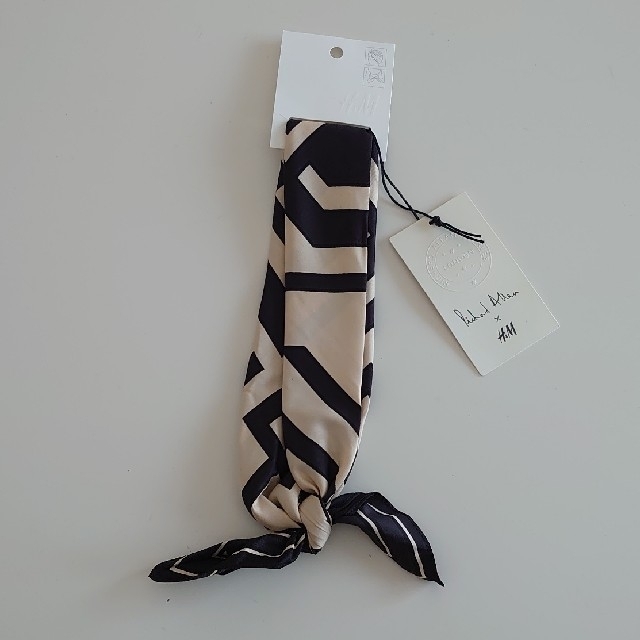 H&M(エイチアンドエム)の【H&M×RichardAllen】スカーフ_ブラック レディースのファッション小物(バンダナ/スカーフ)の商品写真