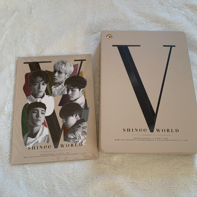 SHINee(シャイニー)のSHINee WORLD V in SEOUL DVD エンタメ/ホビーのCD(K-POP/アジア)の商品写真