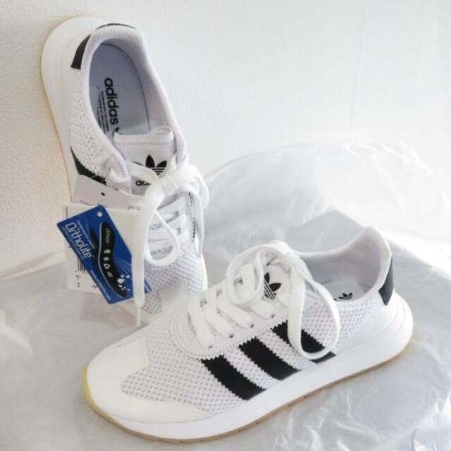 adidas(アディダス)の新品 adidas アディダス スリーライン スニーカー レディースの靴/シューズ(スニーカー)の商品写真