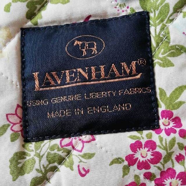 LAVENHAM(ラベンハム)のラベンハム★リバティ★カーキ色のベスト★36 レディースのトップス(ベスト/ジレ)の商品写真