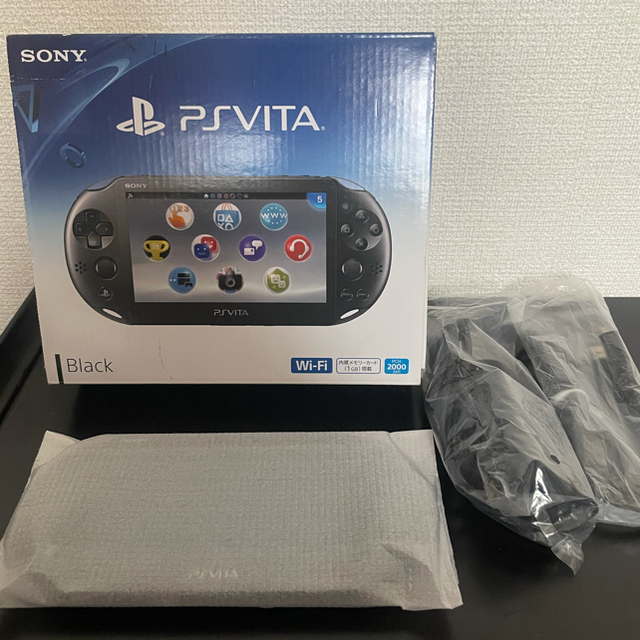 PlayStation Vita(プレイステーションヴィータ)のトオル様専用　美品　PSVITA 本体  PCH-2000 ZA11 エンタメ/ホビーのゲームソフト/ゲーム機本体(携帯用ゲーム機本体)の商品写真