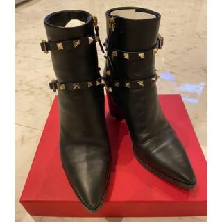 ヴァレンティノ(VALENTINO)のヴァレンティノ　ブーツ　ブラック　美品　37(ブーツ)