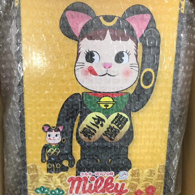 BE@RBRICK 招き猫ペコちゃんの黒メッキ 100%&400%招き猫ペコちゃんの黒メッキ