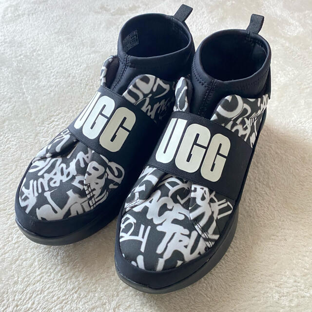 美品☆UGG スリッポン　スニーカー　25cmテキスタイルインソール