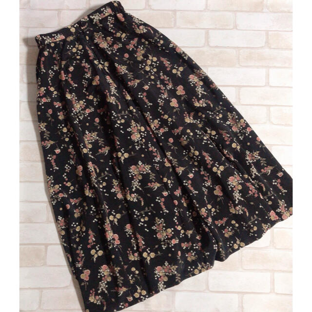 Grimoire(グリモワール)の黒 ブラック 花柄 昭和レトロ ロングスカート フラワー レディースのスカート(ロングスカート)の商品写真