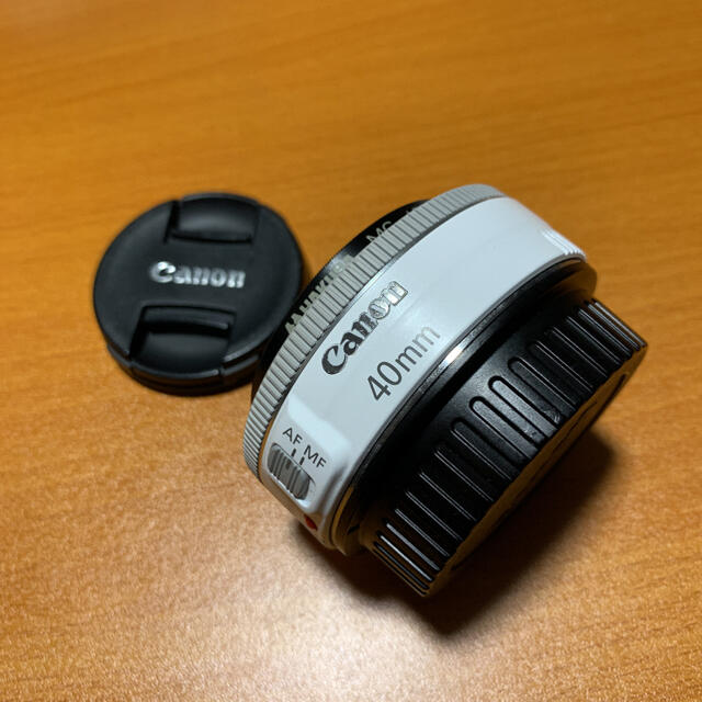 Canon - Canon EF 40mm E2.8 STM ホワイト　単焦点レンズの通販 by 服好きさん｜キヤノンならラクマ 超歓迎新作
