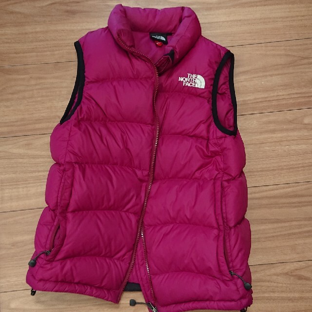 THE NORTH FACE(ザノースフェイス)のTHE NORTH FACE ダウンベスト 150㎝ キッズ/ベビー/マタニティのキッズ服女の子用(90cm~)(ジャケット/上着)の商品写真