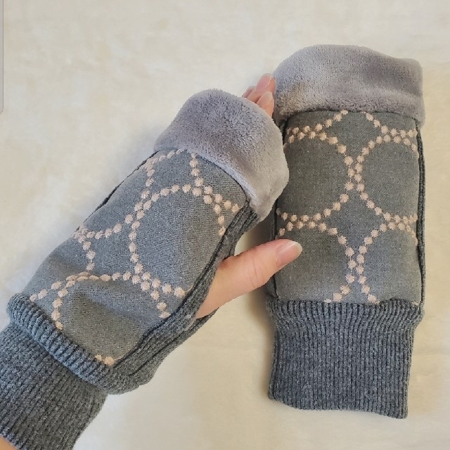 mina perhonen(ミナペルホネン)のハンドウォーマー ハンドメイド ミナペルホネン 手袋 レディースのファッション小物(手袋)の商品写真