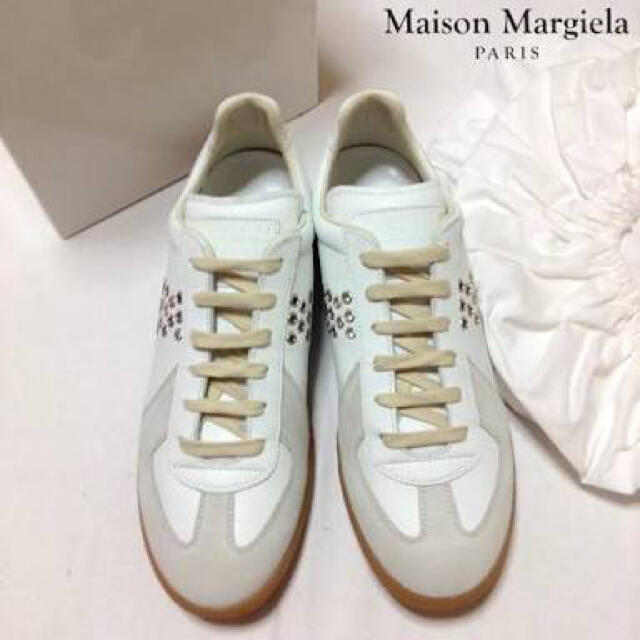 Maison Martin Margiela(マルタンマルジェラ)のメゾンマルジェラアイトレッドジャーマントレーナー定価7万 メンズの靴/シューズ(スニーカー)の商品写真