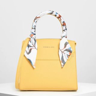 チャールズアンドキース(Charles and Keith)のCharles and Keith イエロー　ハンドバッグ　ベルト付き(ハンドバッグ)