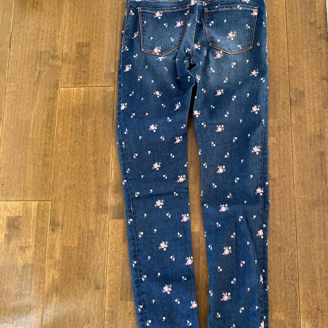 GAP(ギャップ)の花柄　スキニージーンズ キッズ/ベビー/マタニティのキッズ服女の子用(90cm~)(パンツ/スパッツ)の商品写真