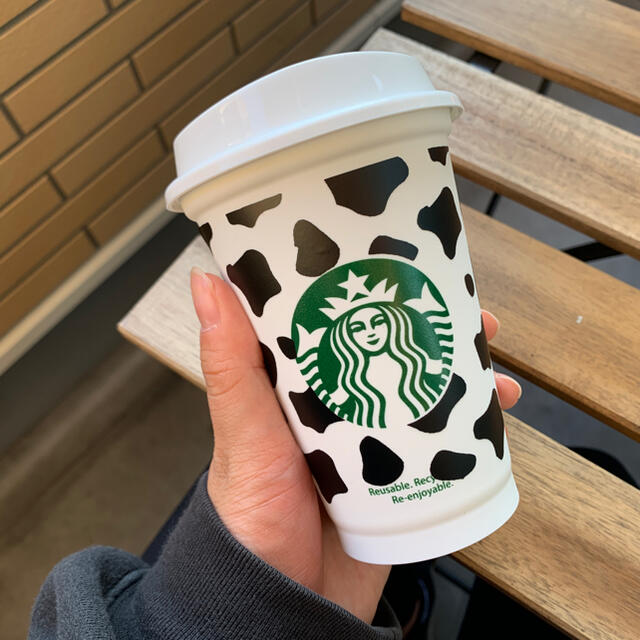 Starbucks Coffee(スターバックスコーヒー)のスターバックス タンブラー リユーザブルカップ　新品未使用 牛柄32 インテリア/住まい/日用品のキッチン/食器(容器)の商品写真