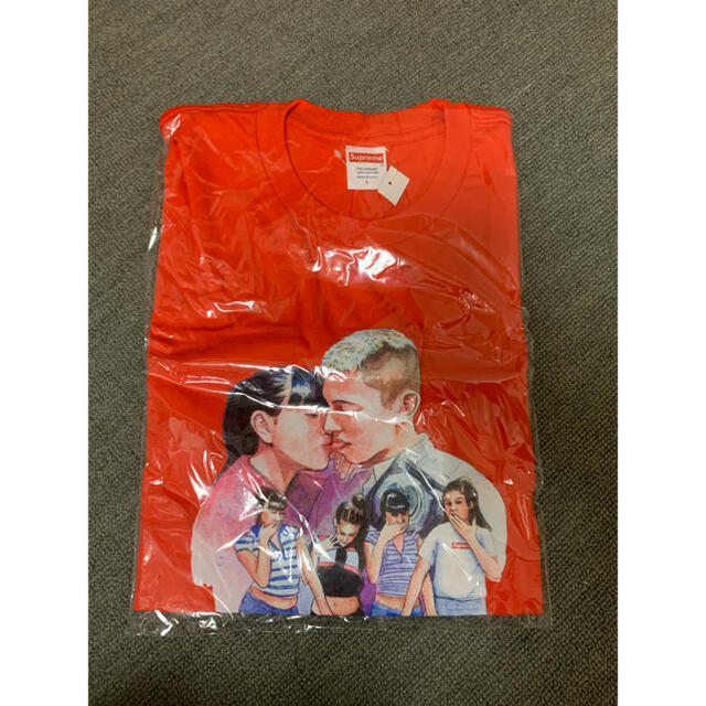 supreme kiss tee