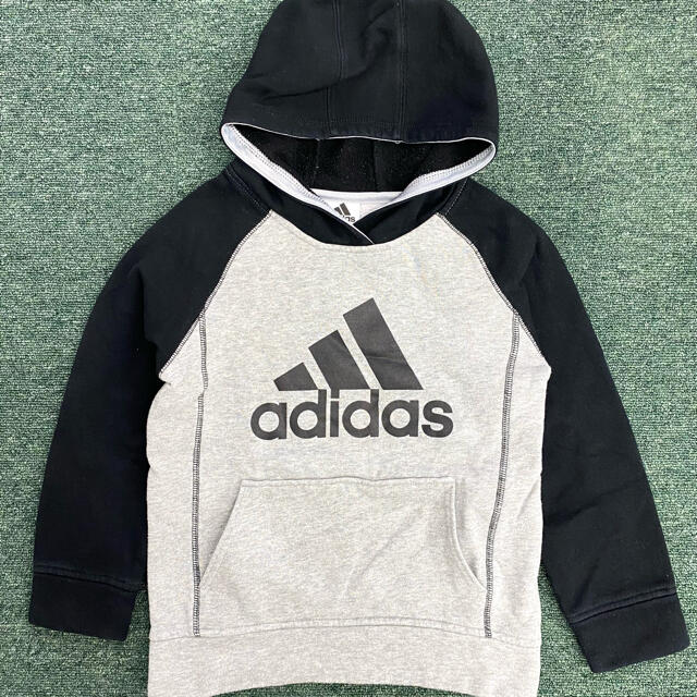 adidas(アディダス)のadidas⭐︎アディダス⭐︎パーカー⭐︎110cm⭐︎ キッズ/ベビー/マタニティのキッズ服男の子用(90cm~)(Tシャツ/カットソー)の商品写真