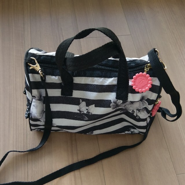 LeSportsac(レスポートサック)のレスポートサック☆中古☆ベネフィットコラボ レディースのバッグ(ショルダーバッグ)の商品写真