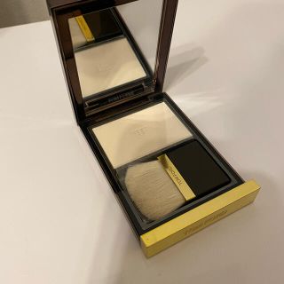 トムフォード(TOM FORD)のトムフォード　イルミネイティング　パウダー　(フェイスパウダー)