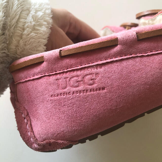 UGG(アグ)のUGG ピンクモカシン スリッポン レディースの靴/シューズ(スリッポン/モカシン)の商品写真