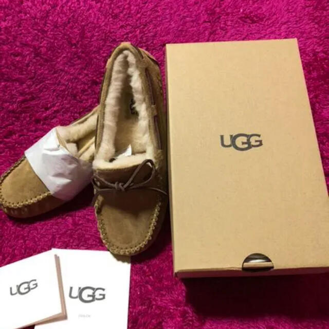 新品 UGG フラットシューズ