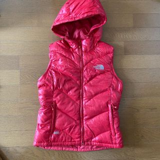ノースフェイス(THE NORTH FACE) ダウンベスト(レディース)(レッド
