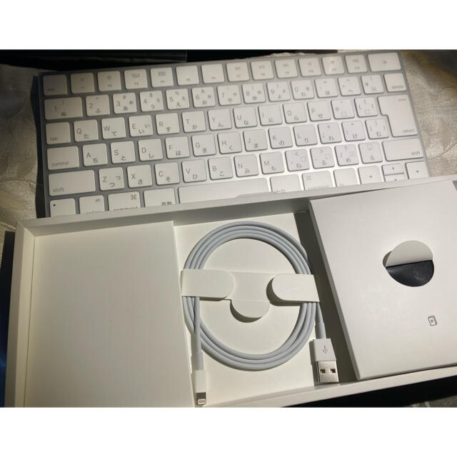 Apple(アップル)のApple iMac keyboard &mouse スマホ/家電/カメラのPC/タブレット(PC周辺機器)の商品写真