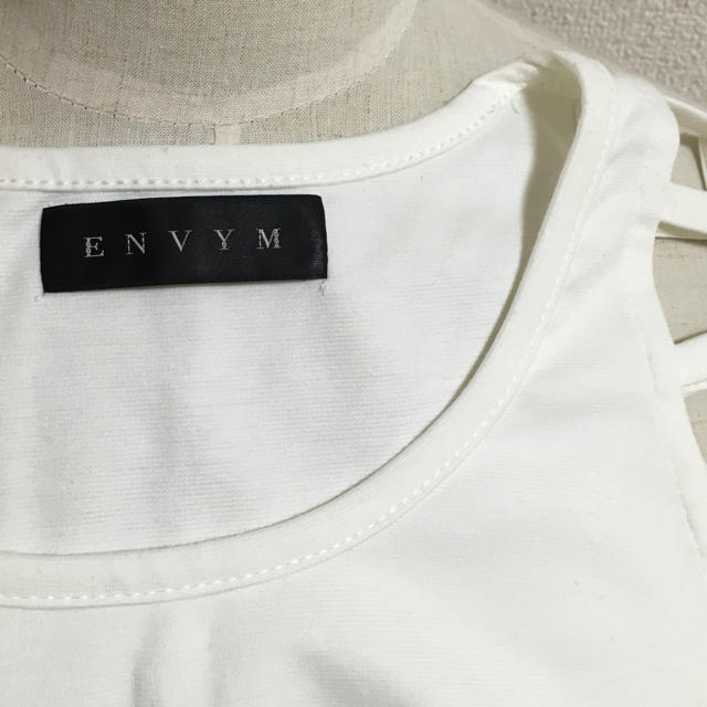 ENVYM(アンビー)のラダーカットデザイン⭐️ノースリーブ レディースのトップス(カットソー(半袖/袖なし))の商品写真