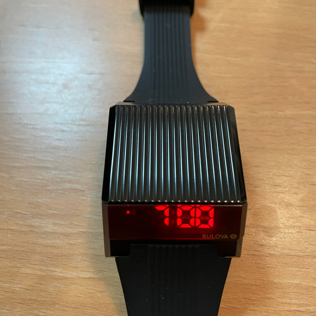Bulova(ブローバ)のBBULOVAブローバ　コンピュートロン　ビームスで購入正規品 メンズの時計(腕時計(デジタル))の商品写真