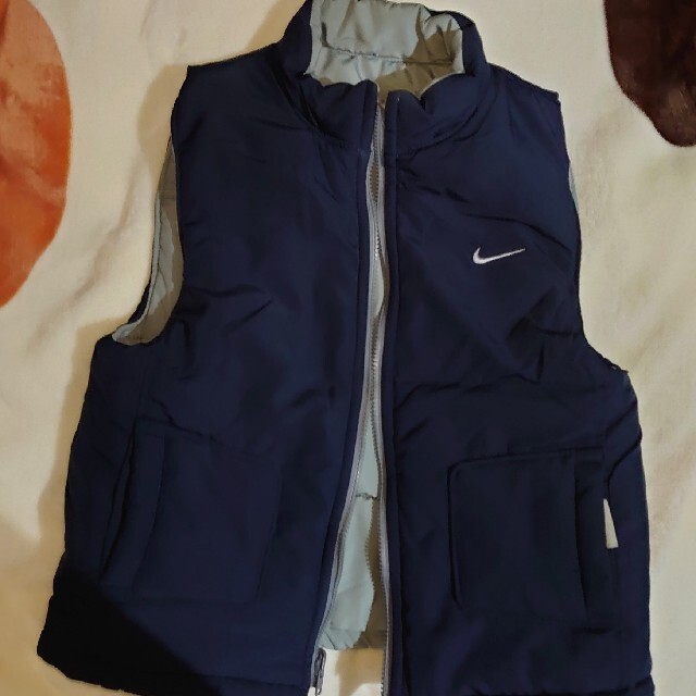 NIKE(ナイキ)のナイキ　リバーシブルベスト キッズ/ベビー/マタニティのキッズ服男の子用(90cm~)(ジャケット/上着)の商品写真