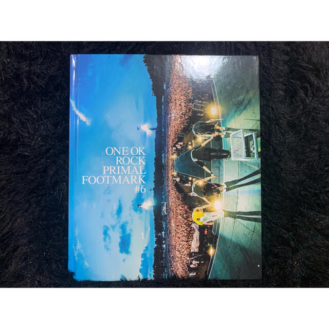 ONE OK ROCK(ワンオクロック)のONE OK ROCK 写真集 エンタメ/ホビーの雑誌(音楽/芸能)の商品写真