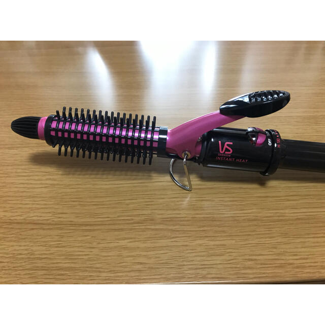 ヴィダルサスーン　こて　19mm　ヘアアイロン　VSI-1906/PJ スマホ/家電/カメラの美容/健康(ヘアアイロン)の商品写真